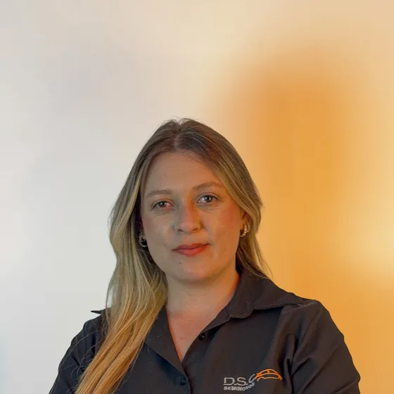 Larissa, da equipe da D.S.C. Seminovos